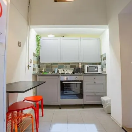 Hot Tube In The Heart Of Budapest, Kazinczy Street Apartment