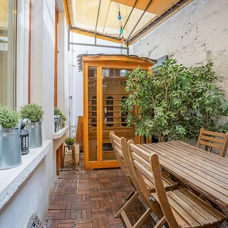 Hot Tube In The Heart Of Budapest, Kazinczy Street