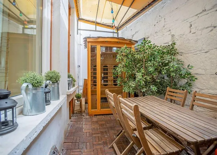 Hot Tube In The Heart Of Budapest, Kazinczy Street