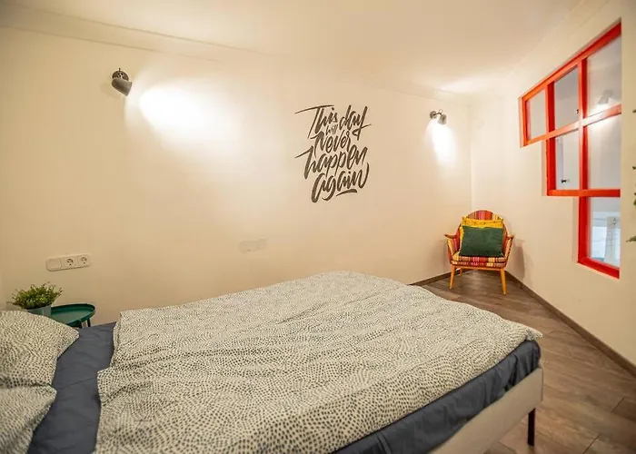 Hot Tube In The Heart Of Budapest, Kazinczy Street アパート *